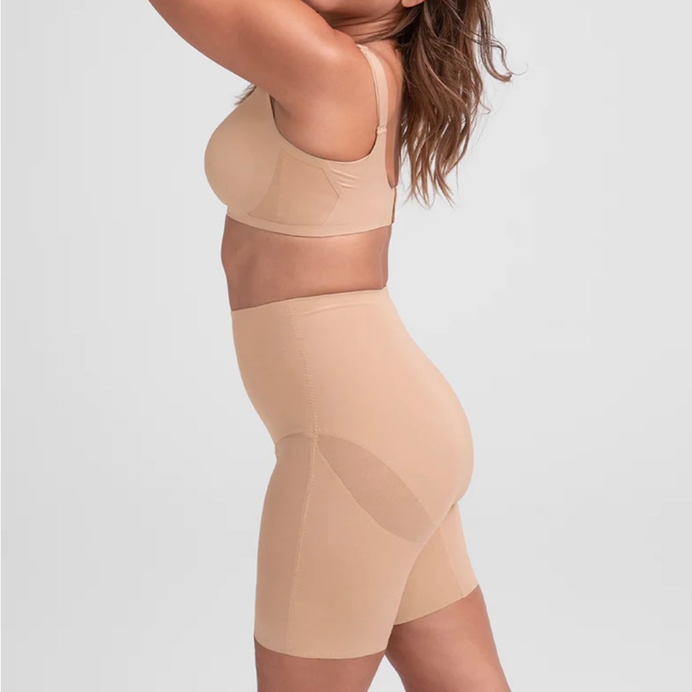 Honeylove NWOT Mid-waist shorts M sculpt wear